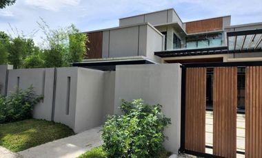 Manila Southwoods 5 Bedroom House with Pool For Sale in Carmona, Cavite