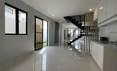 3 Storey Duplex House and Lot For Sale 4BR in Monteverde Royale, Taytay Rizal
