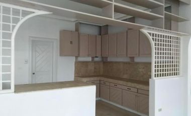 House with Swimming Pool at Multinational Village, Parañaque City