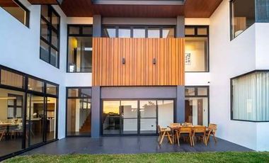 A house and lot in Baguio City's Pinewoods Subdivision is up for sale.