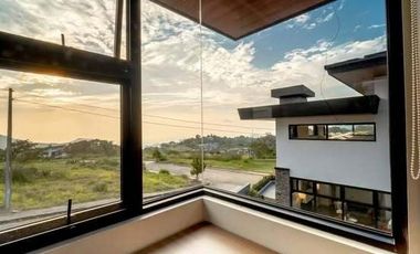 A house and lot in Baguio City's Pinewoods Subdivision is up for sale.