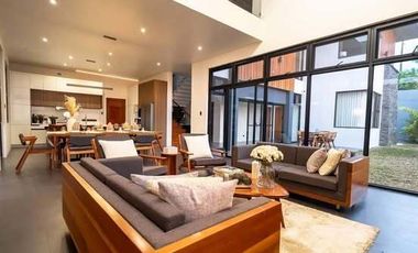 A house and lot in Baguio City's Pinewoods Subdivision is up for sale.
