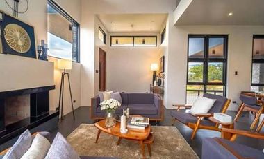 A house and lot in Baguio City's Pinewoods Subdivision is up for sale.