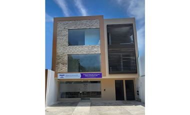 SE ARRIENDAN LOCALES COMERCIALES SOBRE LA QUINTA AVENIDA, SANTA MARTA