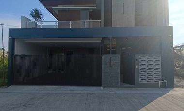 5 BEDROOM MODERN INDUSTRIAL HOUSE AND LOT FOR SALE IN ANGELES CITY NEAR CLARK