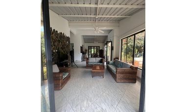 VENDO  CASA COMERCIAL CON POSIBILIDAD DE AMPLIAR , ENGATIVA