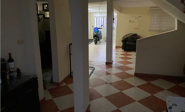 VENDO  CASA COMERCIAL CON POSIBILIDAD DE AMPLIAR , ENGATIVA