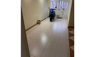 VENDO  CASA COMERCIAL CON POSIBILIDAD DE AMPLIAR , ENGATIVA