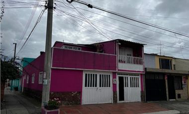 VENDO  CASA COMERCIAL CON POSIBILIDAD DE AMPLIAR , ENGATIVA