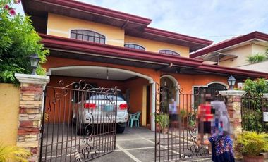 5BR House and Lot for Rent at Las Villas de Manila