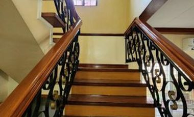 5BR House and Lot for Rent at Las Villas de Manila