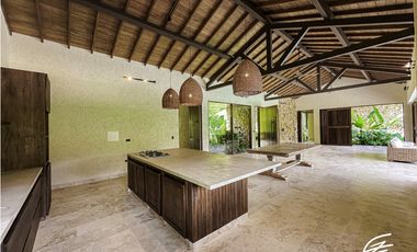 CASA CAMPESTRE EN VENTA EN BOLOMBOLO, ANTIOQUIA