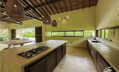CASA CAMPESTRE EN VENTA EN BOLOMBOLO, ANTIOQUIA