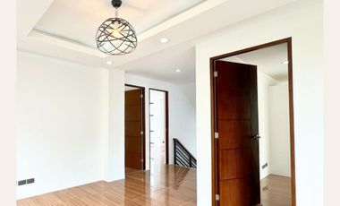 EXCLUSIVE LISTING! Greenwoods Executive Village House for Sale!