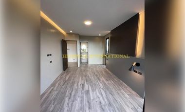 Modern Elegance with Scenic Views in Pacific Heights, Talisa
