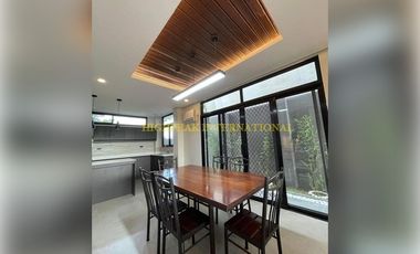 Modern Elegance with Scenic Views in Pacific Heights, Talisa