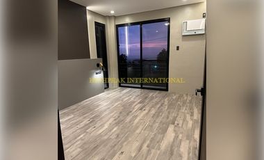 Modern Elegance with Scenic Views in Pacific Heights, Talisa