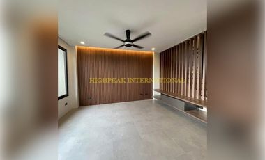 Modern Elegance with Scenic Views in Pacific Heights, Talisa