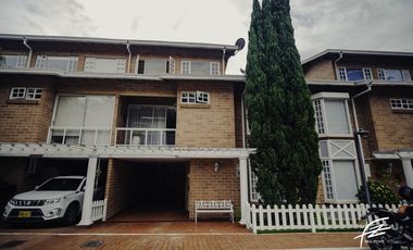 CASA CAMPESTRE EN VENTA EN EL POBLADO, MEDELLN