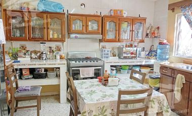 Amplia casa en venta, Fraccionamiento Oceanía.
