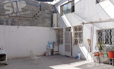 Amplia casa en venta, Fraccionamiento Oceanía.