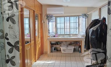 Amplia casa en venta, Fraccionamiento Oceanía.