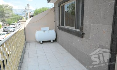 Amplia casa en venta, Fraccionamiento Oceanía.
