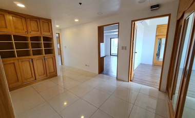 3 Bedroom Condo in Eisenhower Condominium, Greenhills San Juan