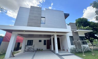 4 Bedrooms Luxury Home with Swimming Pool , Forbes Subd Near Clark Pampanga