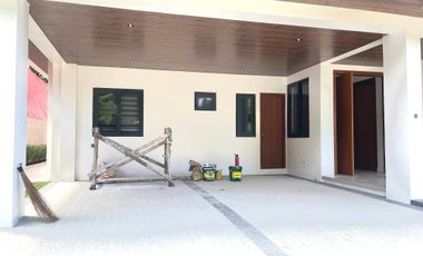 4 Bedrooms Luxury Home with Swimming Pool , Forbes Subd Near Clark Pampanga