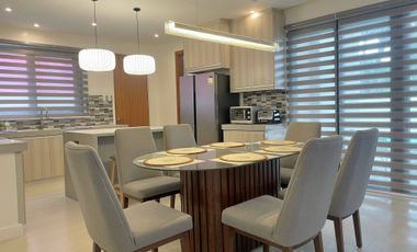 4 Bedrooms Luxury Home with Swimming Pool , Forbes Subd Near Clark Pampanga
