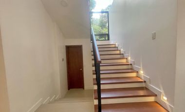 4 Bedrooms Luxury Home with Swimming Pool , Forbes Subd Near Clark Pampanga