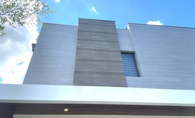 4 Bedrooms Luxury Home with Swimming Pool , Forbes Subd Near Clark Pampanga