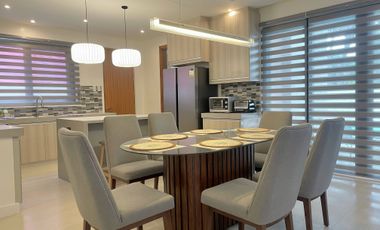 4 Bedrooms Luxury Home with Swimming Pool , Forbes Subd Near Clark Pampanga