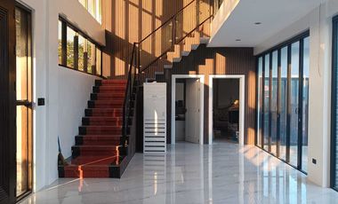 For Sale: New Modern High-Ceiling Home with Pool nr Clark, Angeles