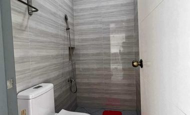 FOR SALE ! RESIDENTIAL HOUSE & LOT W/ SWIMMING POOL