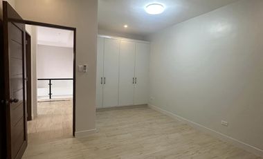 4-br House at Multinational Village