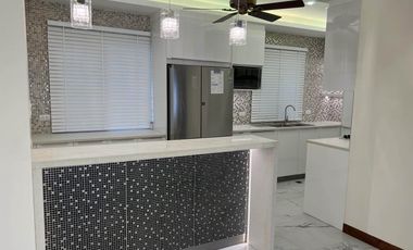 4BR Loft Condominium for Rent in Brio Tower, Makati City RH20604