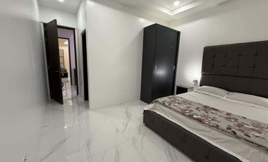 Pre-Owned  Modern  Contemporary  House with  Pool.