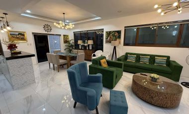 Pre-Owned  Modern  Contemporary  House with  Pool.