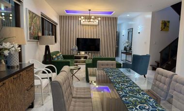 Pre-Owned  Modern  Contemporary  House with  Pool.