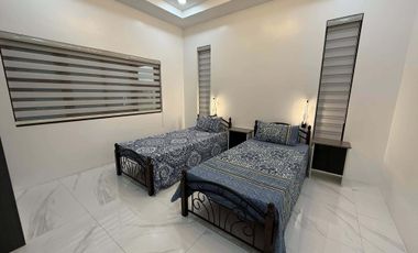 Pre-Owned  Modern  Contemporary  House with  Pool.