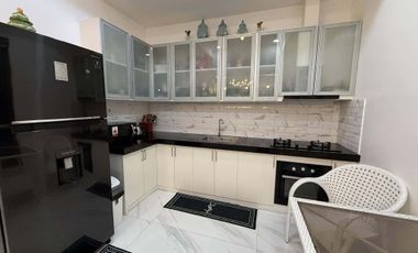 Pre-Owned  Modern  Contemporary  House with  Pool.