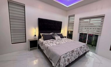 Pre-Owned  Modern  Contemporary  House with  Pool.