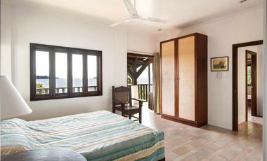 A White Sand Beachfront Resthouse in Batangas