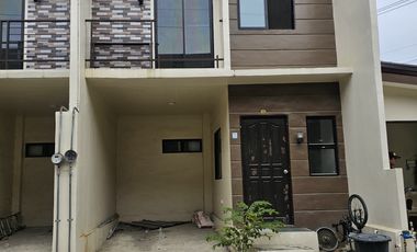 3 bedrooms, 2 toilet and bath with balcony house near in SM Consolacion
