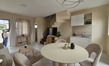 3 bedrooms, 2 toilet and bath with balcony house near in SM Consolacion