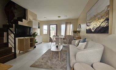 3 bedrooms, 2 toilet and bath with balcony house near in SM Consolacion