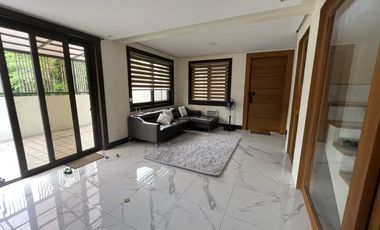 Beautiful Modern House at Corner Lot and with Ample Parking Capacity
