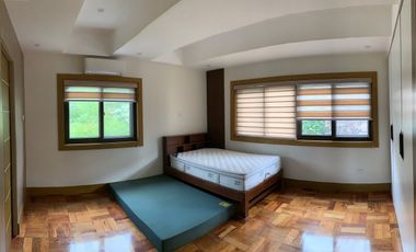 Beautiful Modern House at Corner Lot and with Ample Parking Capacity
